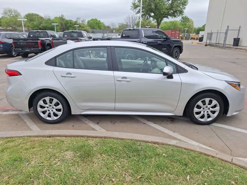 Used 2025 Toyota Corolla LE image 7