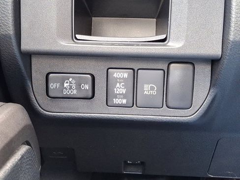 Used 2018 Toyota Tacoma TRD Sport AWD/4WD image 26