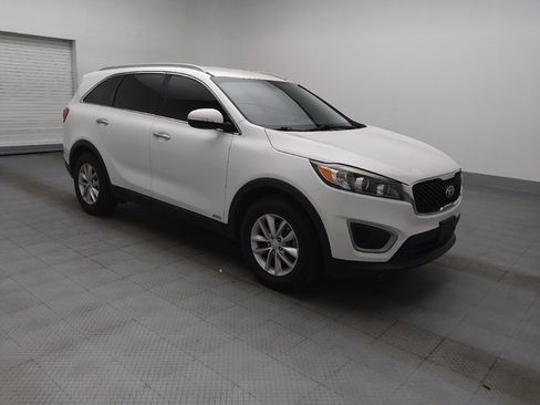 Used 2017 Kia Sorento AWD w/ LX Convenience Package image 11