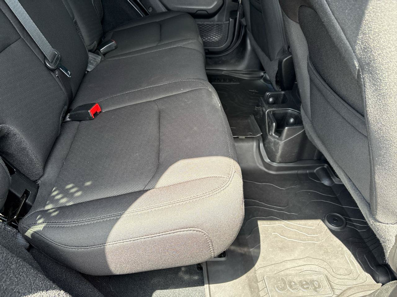 Used 2022 Jeep Wrangler Unlimited Sport AWD/4WD image 28