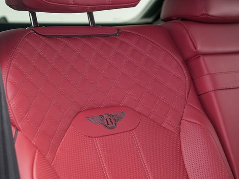 Used 2022 Bentley Bentayga V8 image 42