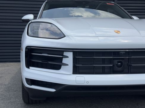 Certified 2025 Porsche Cayenne Coupe AWD/4WD image 13