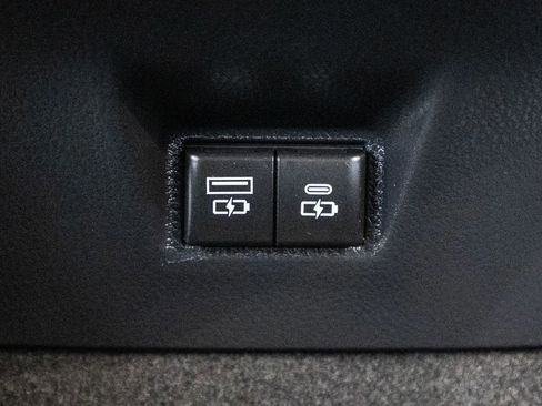 Certified 2025 Toyota Camry SE image 32