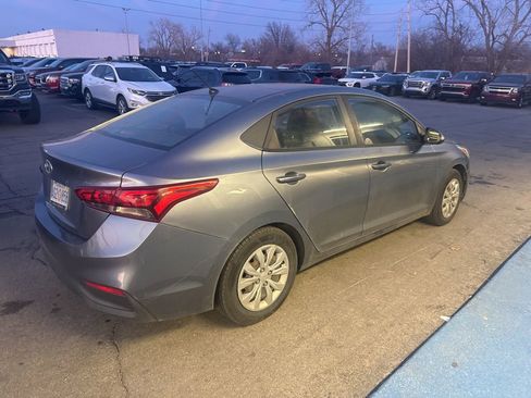Used 2020 Hyundai Accent SE image 3