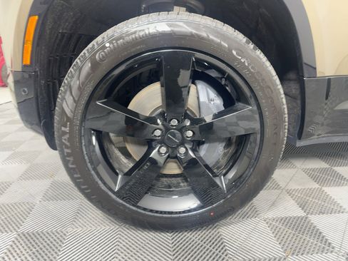 New 2026 Land Rover Defender 110 X-Dynamic SE image 13