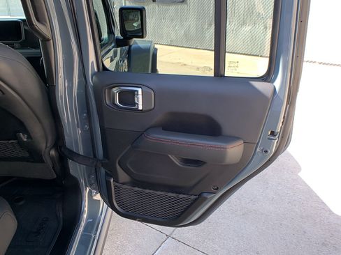 Used 2025 Jeep Wrangler Unlimited Rubicon image 27