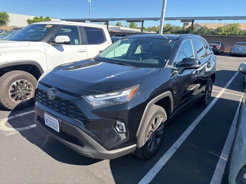 Certified 2022 Toyota RAV4 XLE Premium AWD/4WD image 4