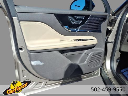 Used 2021 Lincoln Corsair AWD image 18