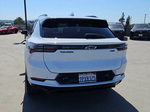 Used 2024 Chevrolet Equinox EV RS FWD image 7