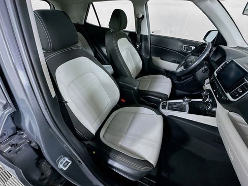 Used 2025 Hyundai Venue SEL FWD image 30