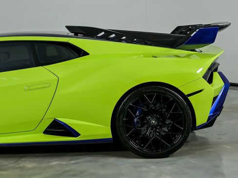 Used 2022 Lamborghini Huracan STO image 9