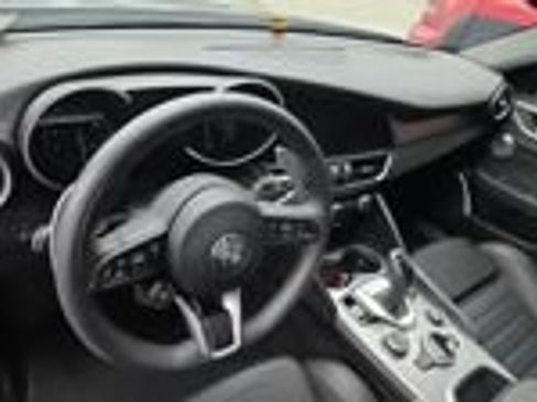 Used 2023 Alfa Romeo Giulia Veloce AWD/4WD image 17