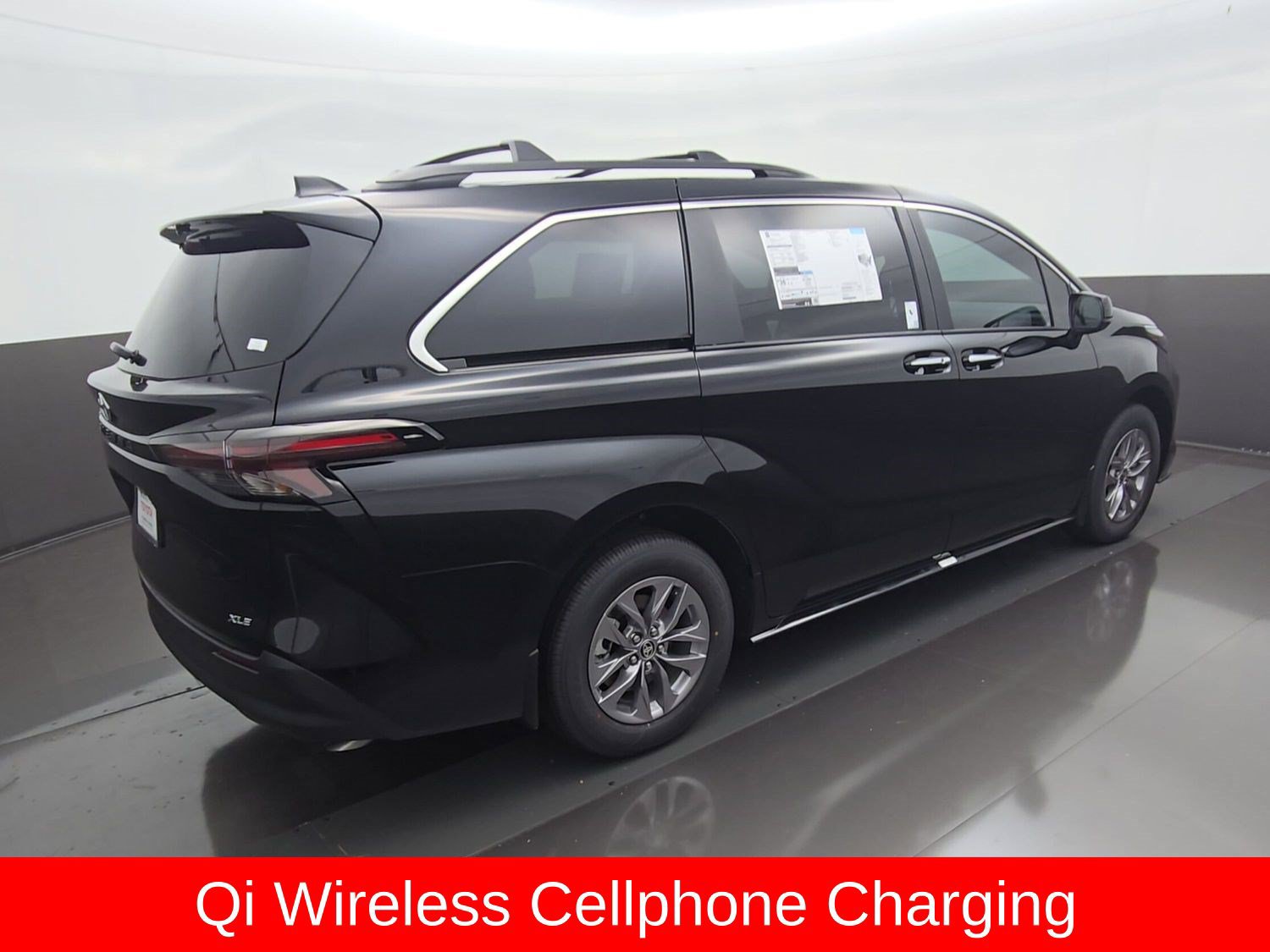 New 2026 Toyota Sienna XLE FWD image 11
