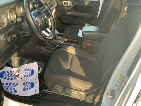 Used 2018 Jeep Wrangler Unlimited Sahara image 9