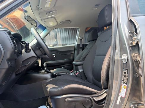 Used 2018 Kia Soul FWD image 9