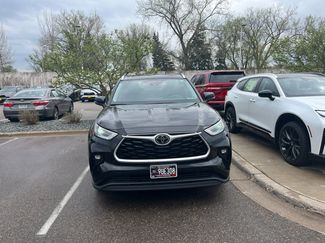 Used 2021 Toyota Highlander XLE AWD/4WD video 2