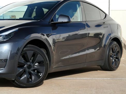 Used 2025 Tesla Model Y Long Range RWD image 25