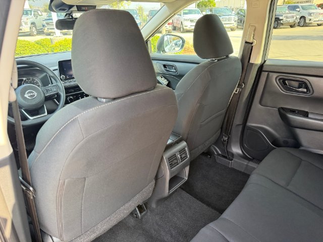 Used 2024 Nissan Rogue S FWD image 25