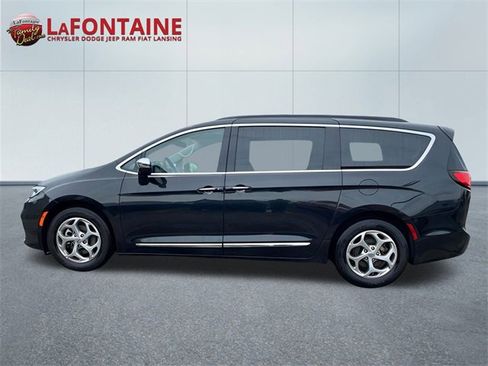 Used 2023 Chrysler Pacifica Limited image 4