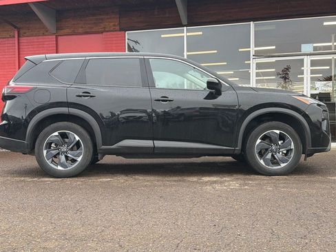 Used 2025 Nissan Rogue SV FWD image 3