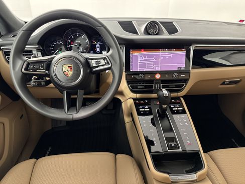 Certified 2025 Porsche Macan image 26