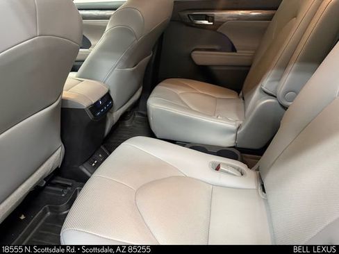Used 2021 Toyota Highlander Limited image 25