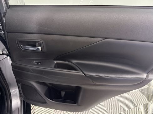 Used 2019 Mitsubishi Outlander SEL AWD/4WD image 26