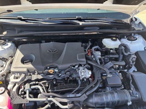 Used 2025 Toyota Camry SE FWD image 31