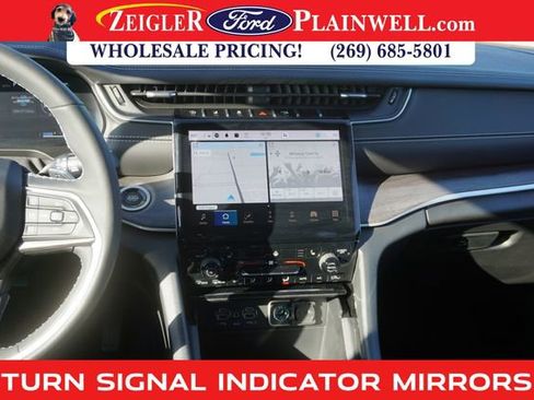 Used 2023 Jeep Grand Cherokee Limited image 16