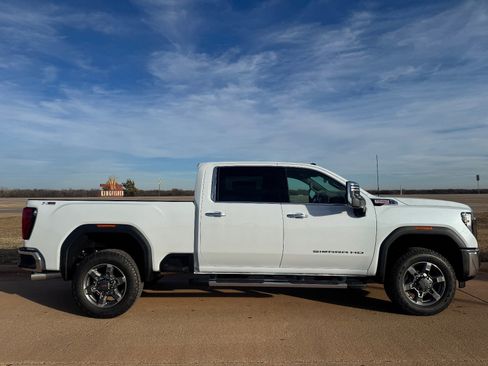 New 2026 GMC Sierra 2500 SLT w/ SLT Premium Package image 2