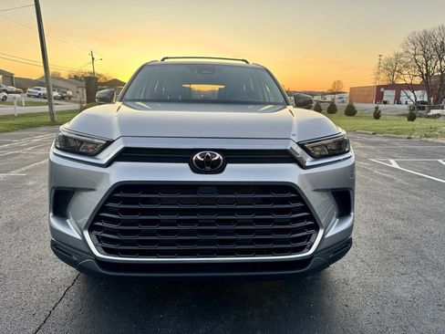 Used 2024 Toyota Grand Highlander AWD image 9