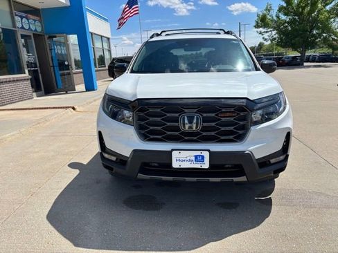Used 2023 Honda Passport TrailSport image 2