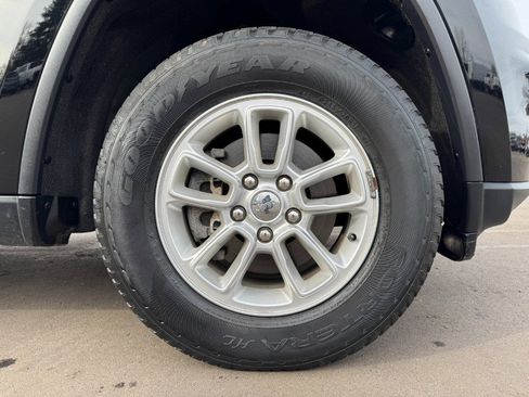 Used 2020 Jeep Grand Cherokee Laredo w/ Security & Convenience Group image 13