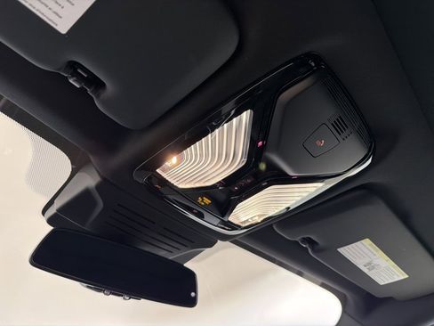 Used 2025 BMW X5 M60i w/ Climate Comfort Package image 18