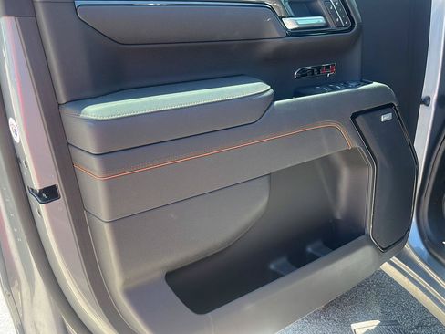 Used 2025 GMC Sierra 1500 AT4 w/ AT4 Premium Package AWD/4WD image 9