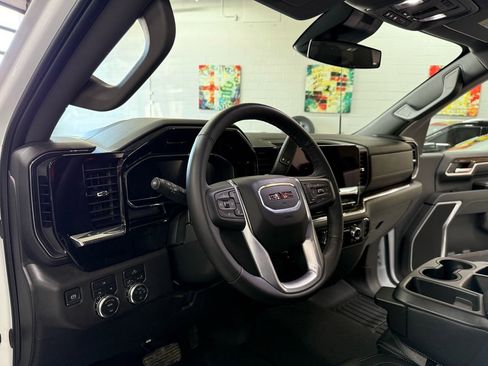 Used 2025 GMC Sierra 2500 SLE w/ Preferred Package image 11