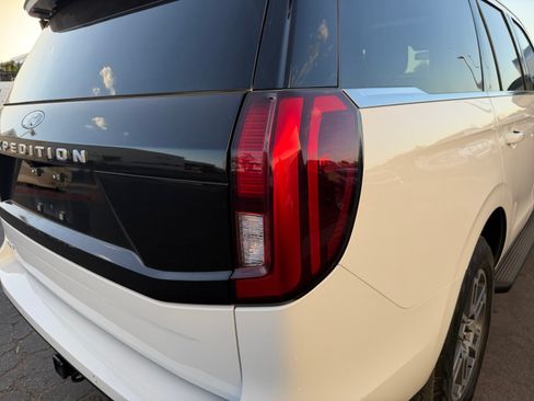 Used 2025 Ford Expedition Active AWD/4WD image 30