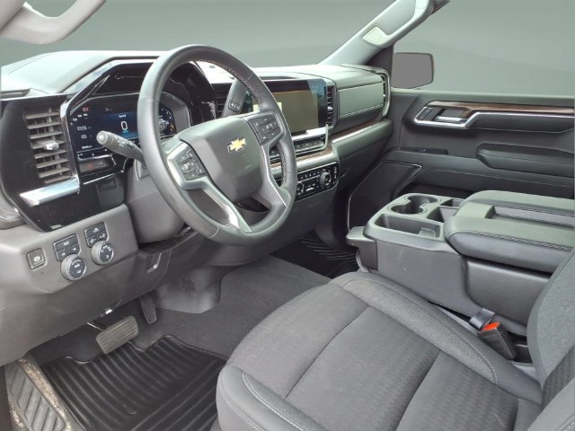 Used 2024 Chevrolet Silverado 1500 LT AWD/4WD image 10