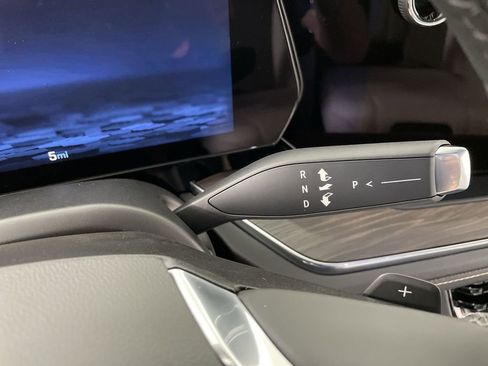 New 2025 Chevrolet Suburban Premier image 16