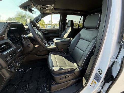 Used 2024 Chevrolet Tahoe Premier w/ Premium Package image 26