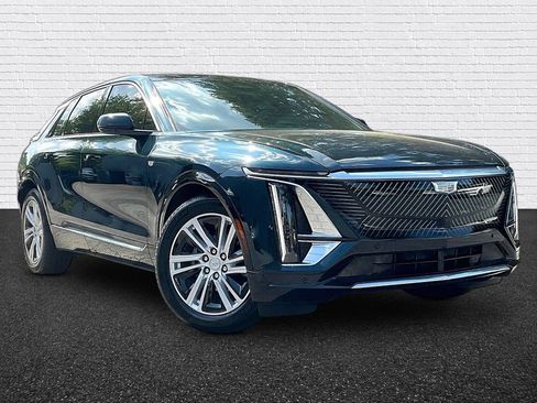 Used 2024 Cadillac Lyriq Tech RWD image 3