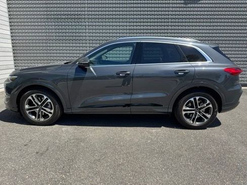 Certified 2025 Audi Q5 Prestige AWD/4WD image 2
