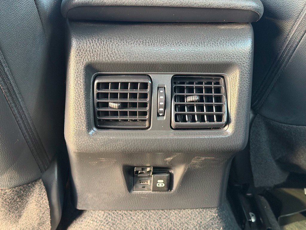 Used 2025 Toyota Camry SE FWD image 10