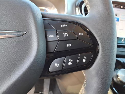 Used 2023 Chrysler Pacifica Touring-L w/ S Appearance Package image 24