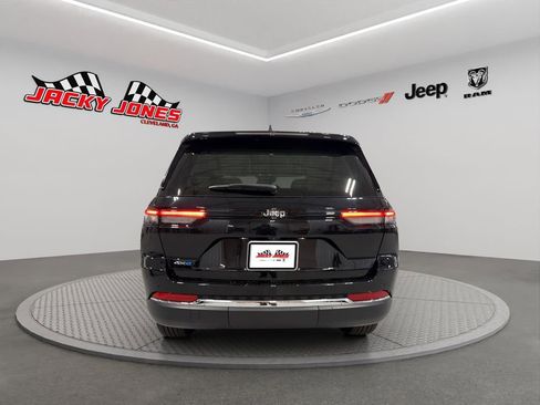 Used 2023 Jeep Grand Cherokee 4WD 4xe image 7