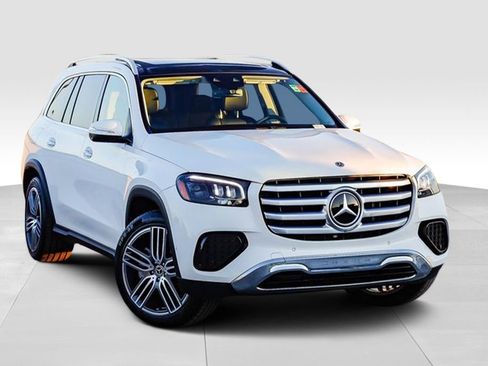 Used 2024 Mercedes-Benz GLS 450 4MATIC image 2