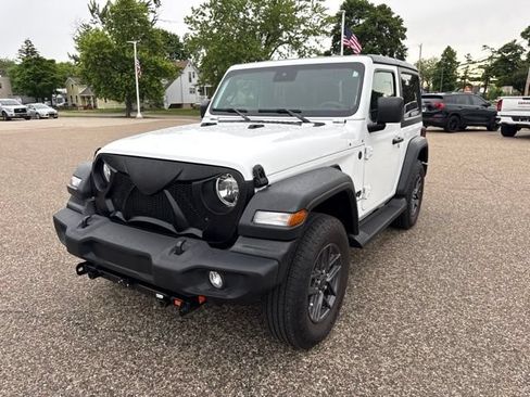 Used 2024 Jeep Wrangler Sport AWD/4WD image 2