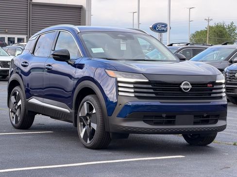New 2026 Nissan Kicks SR w/ SR Premium Package FWD image 2