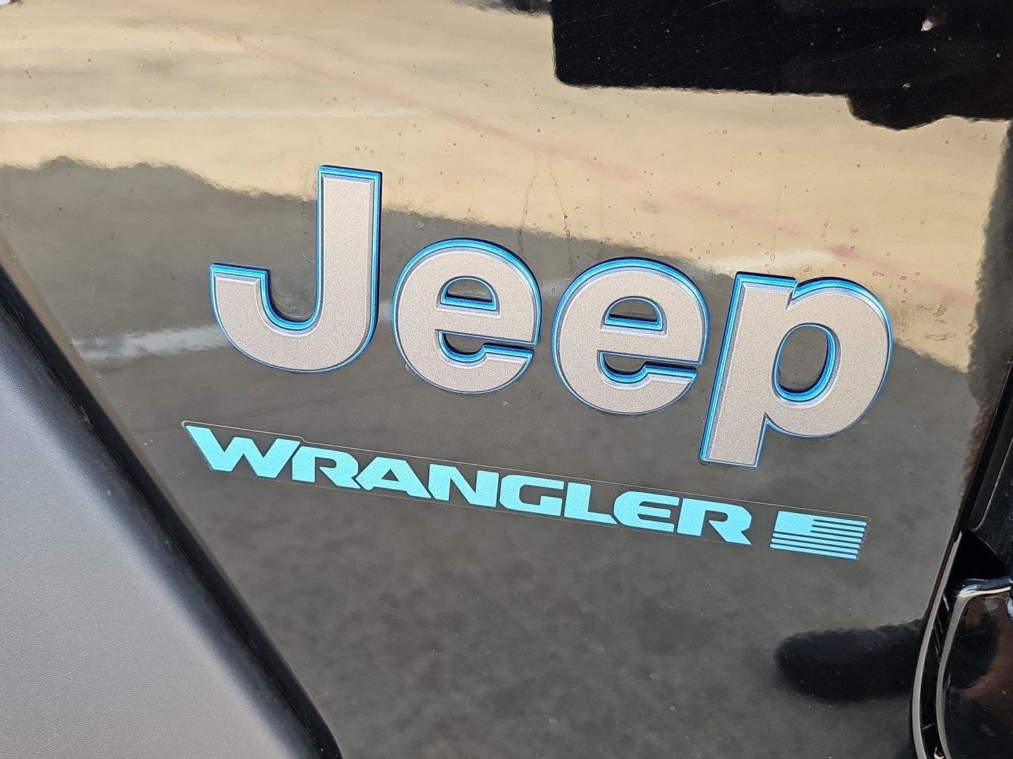 Used 2025 Jeep Wrangler Unlimited Rubicon 4xe w/ Convenience Group AWD/4WD image 12