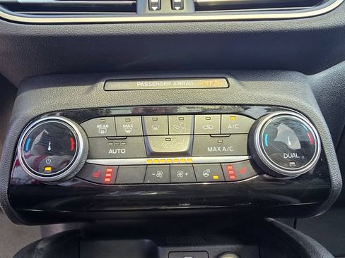 Used 2022 Ford Escape SEL w/ Technology Package FWD image 22